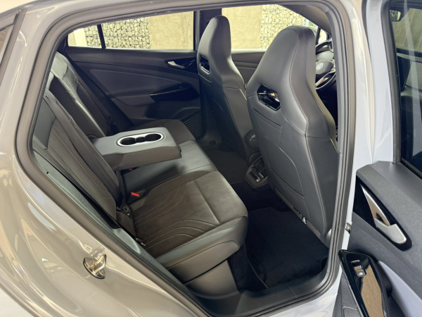 VOLKSWAGEN ID.5 Pro Performance